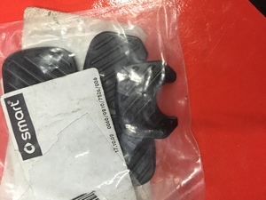 Пластик накладка болта крышки двигателя Smart Fortwo 450 451 A4516140008