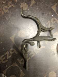 Центральная подножка для скутера Yamaha оригинал