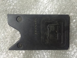 Крышка аккумуляторного отсека Honda Dio AF34/35 Cesta 81251-GBL-0000