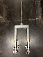 Front fork for maxi scooter with feathers