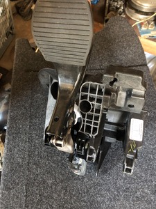 Педаль Fiat 500E P53100078