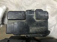 Кришка під АКБ