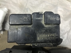 Крышка под АКБ