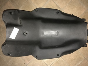 Подгазетник для скутера QJ B08 Hussar