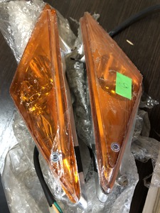 Поворотники передние для скутера в сборе 001011