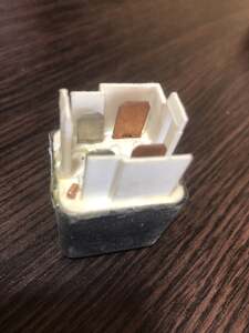 Реле поворотов для мопеда 4 контакта