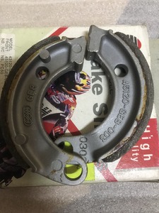 Колодки барабан для скутера Honda 45120- GE8-003