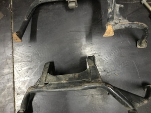 Підніжка центральна максі скутер