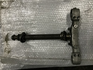 Траверса передняя для макси скутера