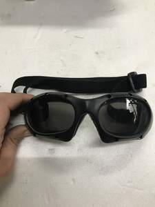 Glasses with elastic band