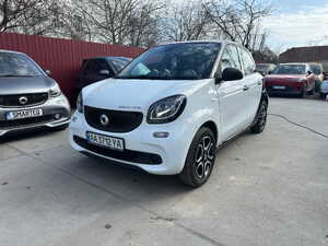 Smart Forfour 453 Electric Drive 02/2018 черно-белый