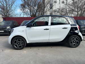 Smart Forfour 453 Electric Drive 02/2018 черно-белый
