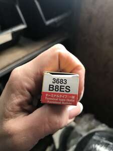 Свеча зажигания B8ES