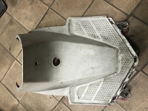 Подгазетник для скутера Suzuki