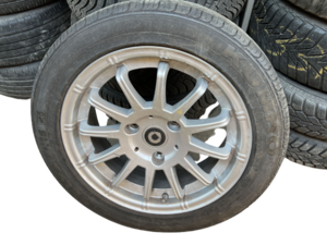 Литой диск задний Design 2 c летней резиной Kumho Solus KN16 Smart