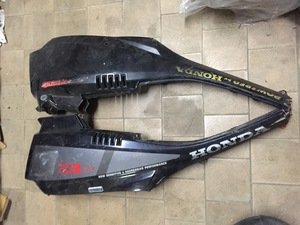 Пластик основной под сидения Honda DJ RR1 правый