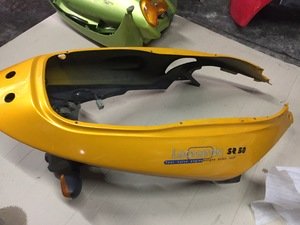 Основной пластик под сидения Aprilia Leonardo