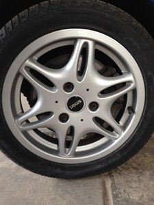 Литой диск Starline задний с летней резиной 175/60 R15 Bridgestone B250  Smart 450