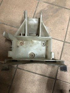 Крышка под АКБ для мопеда Yamaha Mint