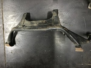 Подножка центральная макси скутер