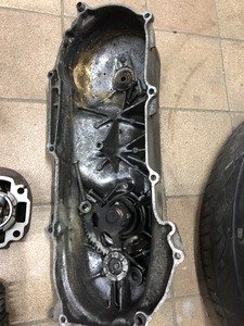 Clockwork mechanism of a cover of a variator for the scooter Yamaha used.