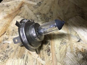 Лампочка у фару для мопеда скутера 12V18W