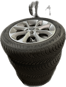 R88 R15 alloy wheels with GoodYear Vector 4s tires and gauges 165/65 185/60 Smart 453